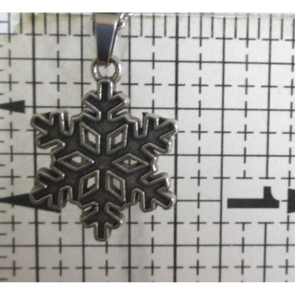 New Snowflake Pendant Necklace With 20" Stainless Chain Winter Jewelry Gift - Picture 3 of 5
